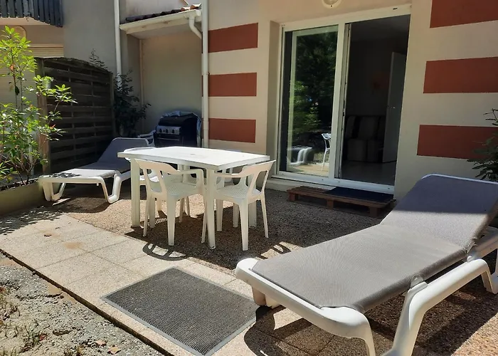 Belle Maisonnette Dans Residence Avec Piscine